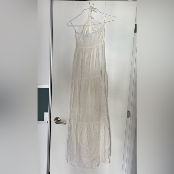 cotton/linen
Halter, adjustable
Invisible zip fastening at side
Lined bust - Picture 1 of 6